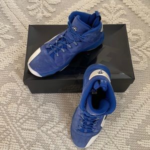 Zoooooom in these Zoom Penny VI.